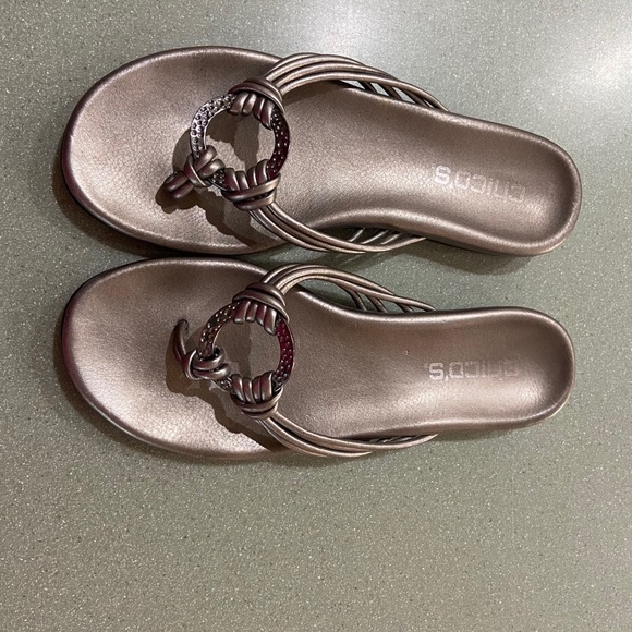 Chico’s metallic bronze thong sandals - Picture 3 of 7
